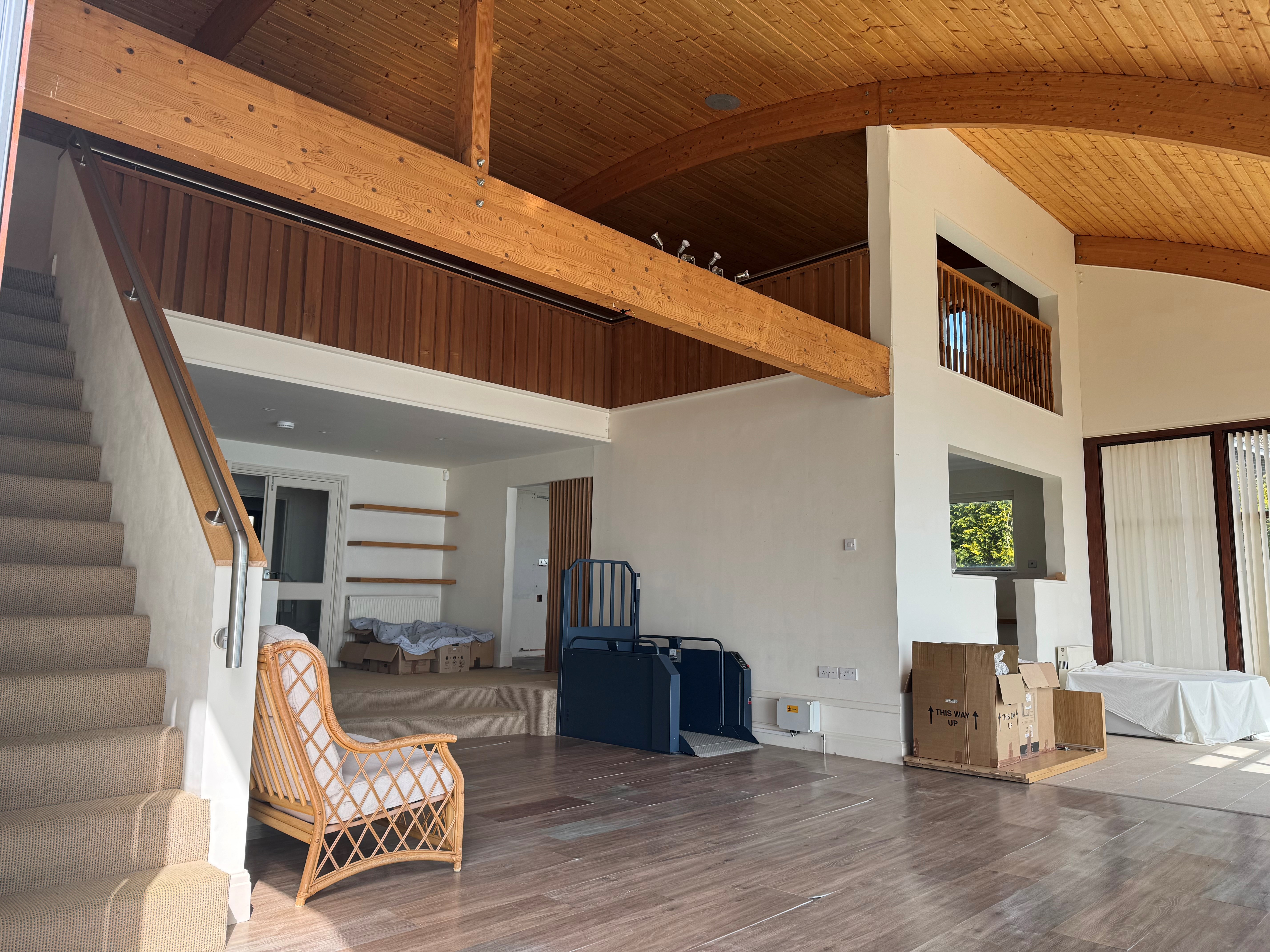Lot: 106 - UNIQUE PROPERTY WITH STUNNING SEA VIEWS OVER THE ENGLISH CHANNEL -